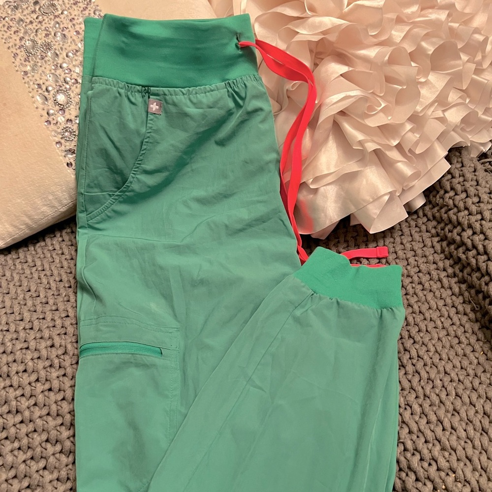 Figs pants size small worn a few times